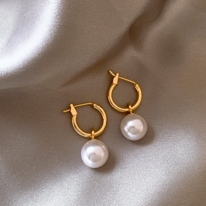 Elegant Earrings with Gold-Plated Pearls