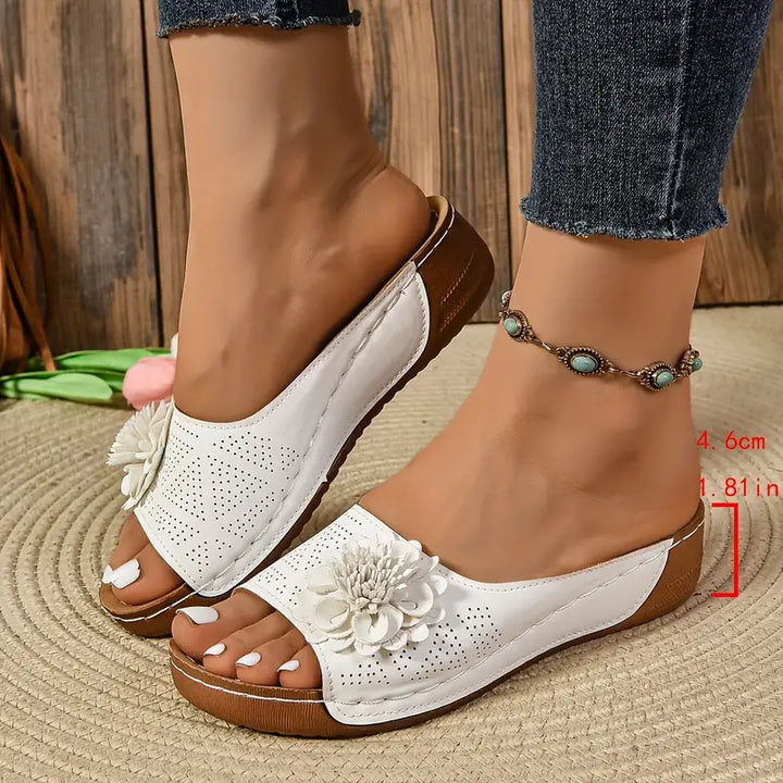 FLORA | Sandals with Flower Motif