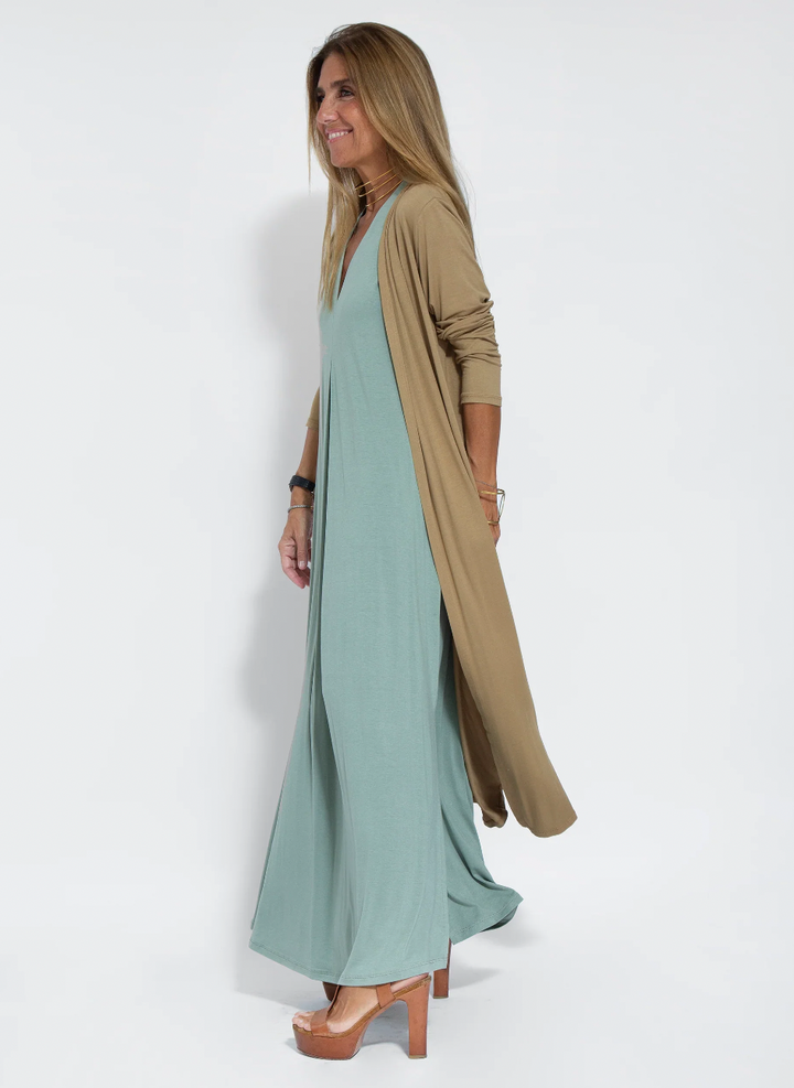 Solana - Ensemble consisting of a long, figure-hugging dress and a vest