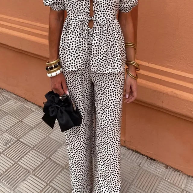 Lisa   | Casual and Chic Women's Outfit