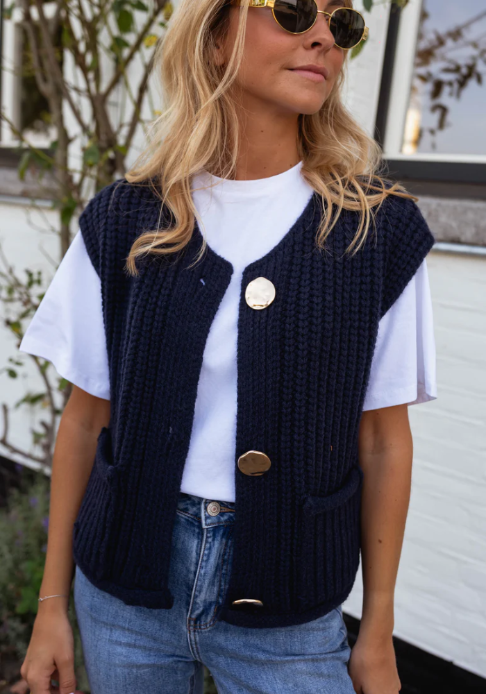 FENJA  | The Chic Layering Knit Vest