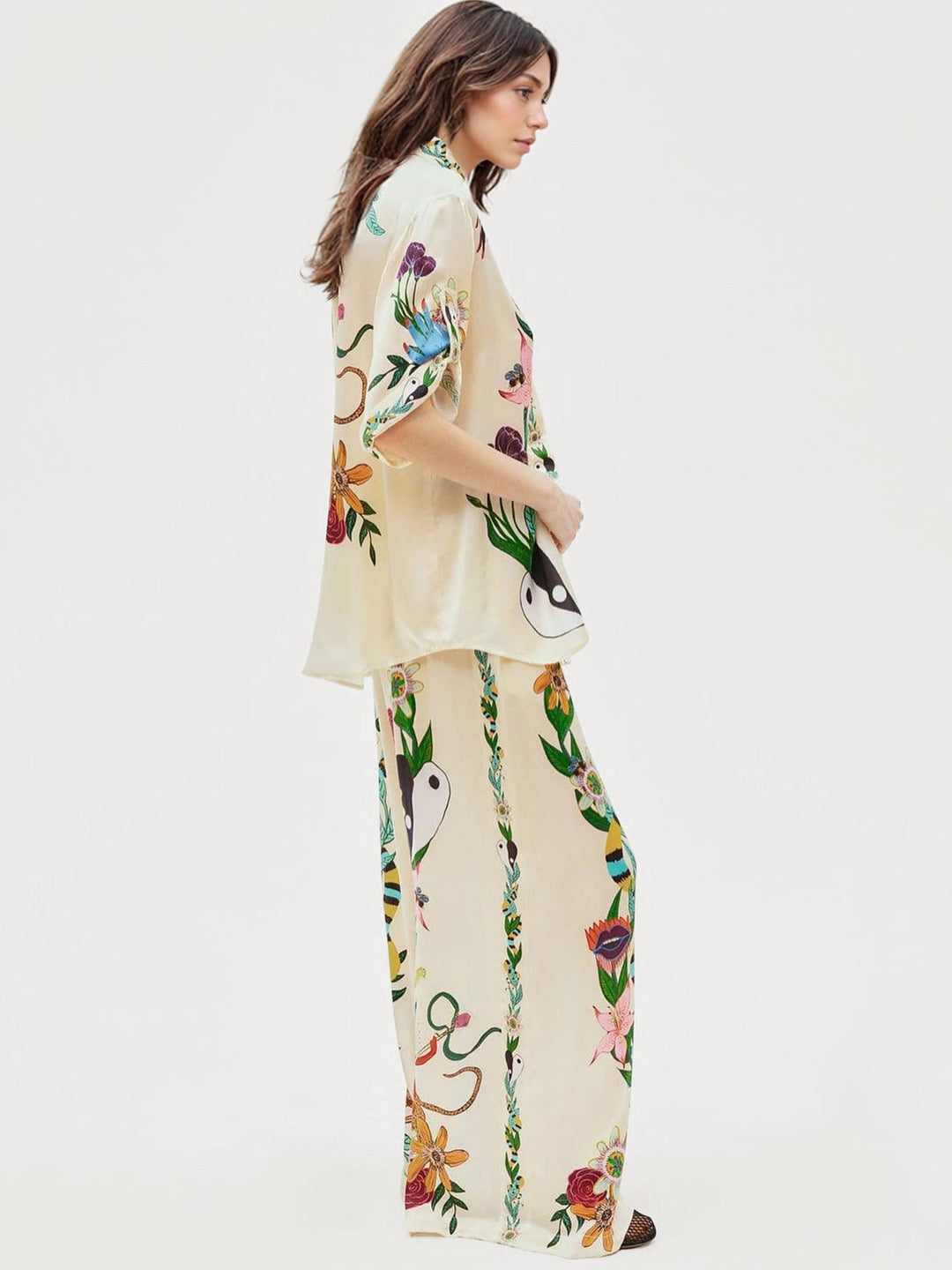 Satin Finish Set with Sophisticated Print – Oversized Shirt and Coordinated Pants