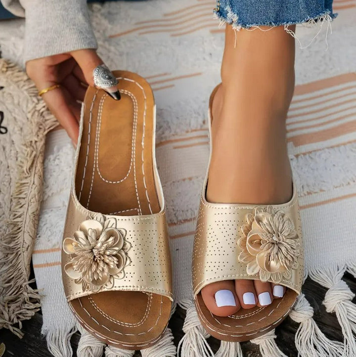FLORA | Sandals with Flower Motif