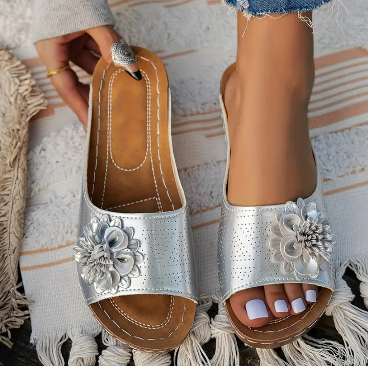 FLORA | Sandals with Flower Motif