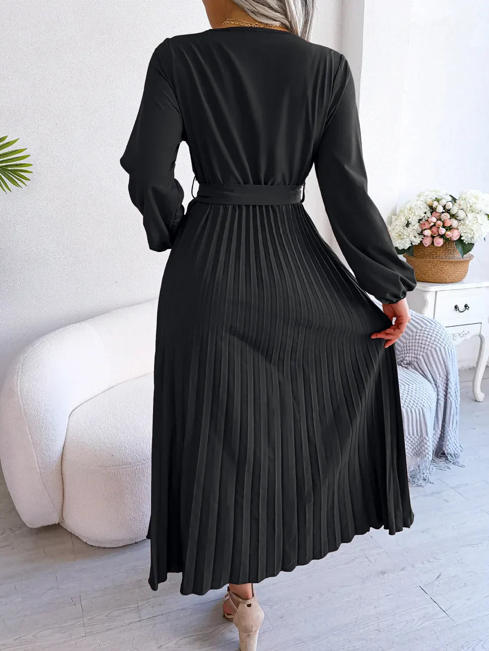 Daisy - Women's V-Neck Pleated Maxi Dress Long Sleeve