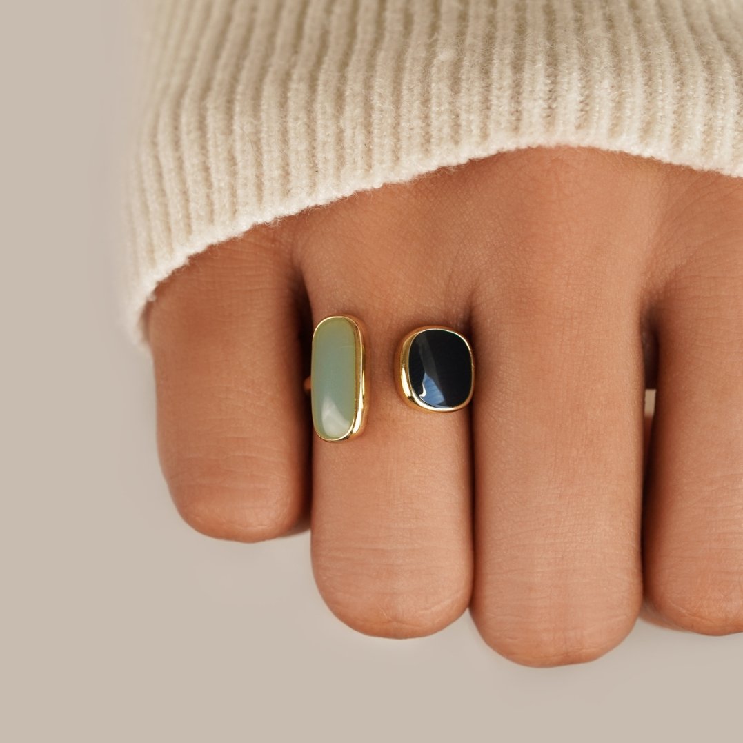 Enveloping Ring with Aquamarine