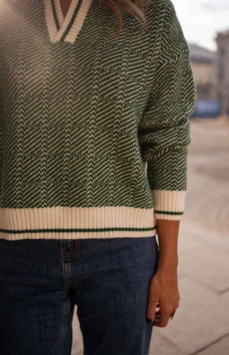 EMILIA  | The Green V-Neck Pullover