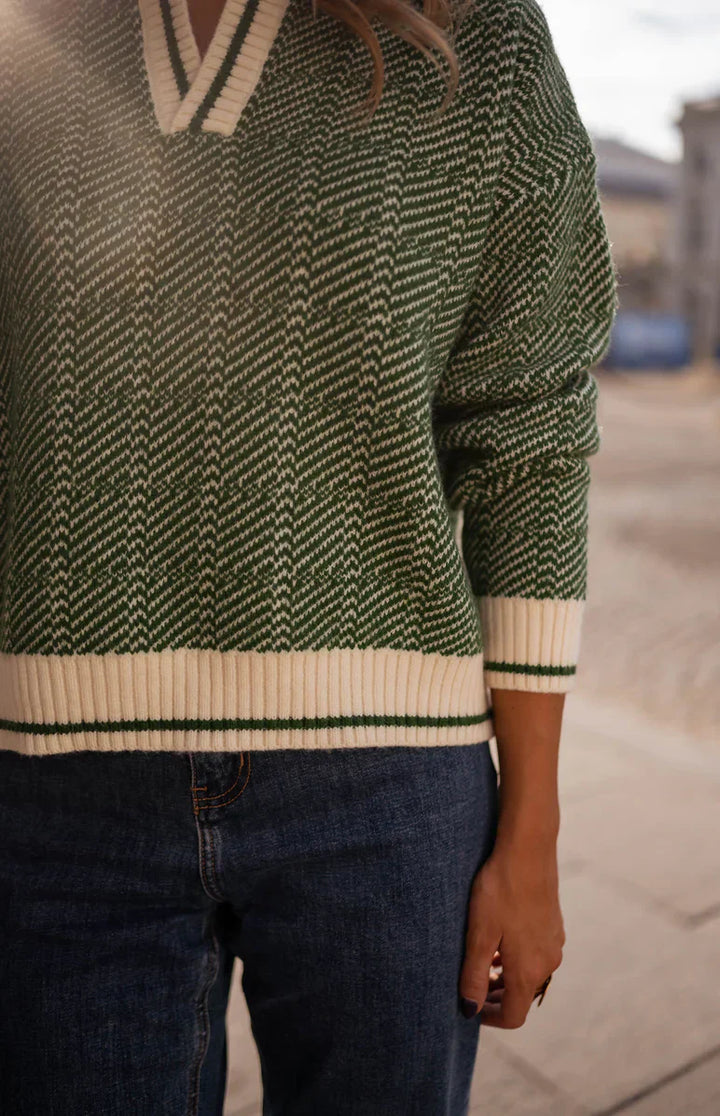 EMILIA  | The Green V-Neck Pullover